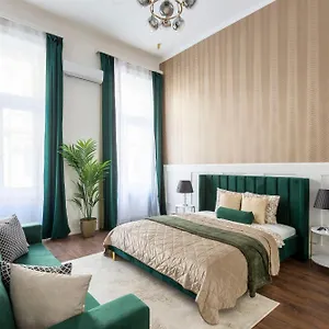  Apartment Luxurious Prestige Next To The New York Cafe